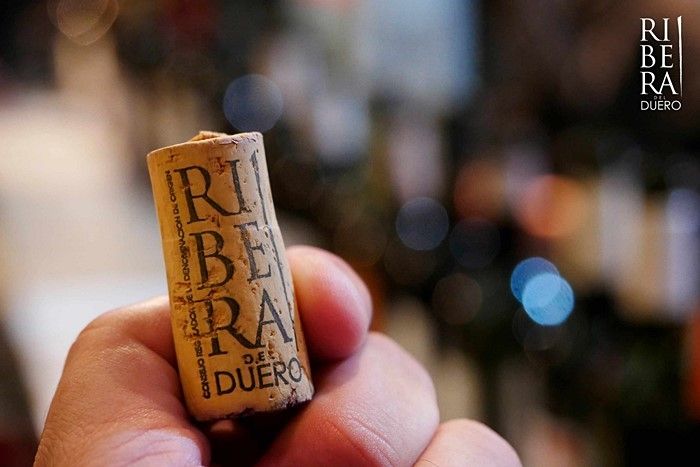 El mundo del cine, la literatura y la música se suman a la campaña navideña “Bebe, Brinda y Ríe” de Ribera del Duero