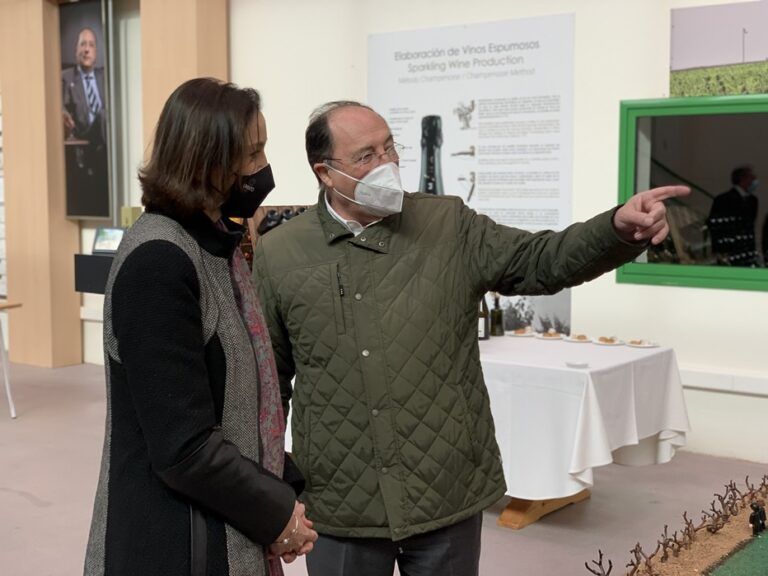 La ministra de Industria conoce de primera mano la apuesta sostenible y digital de EMINA y Oliduero