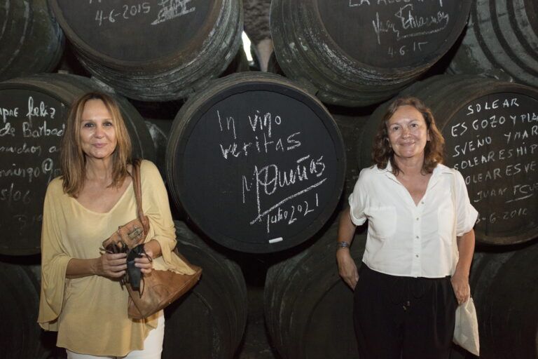 Las escritoras María Dueñas y Clara Sánchez visitan Barbadillo