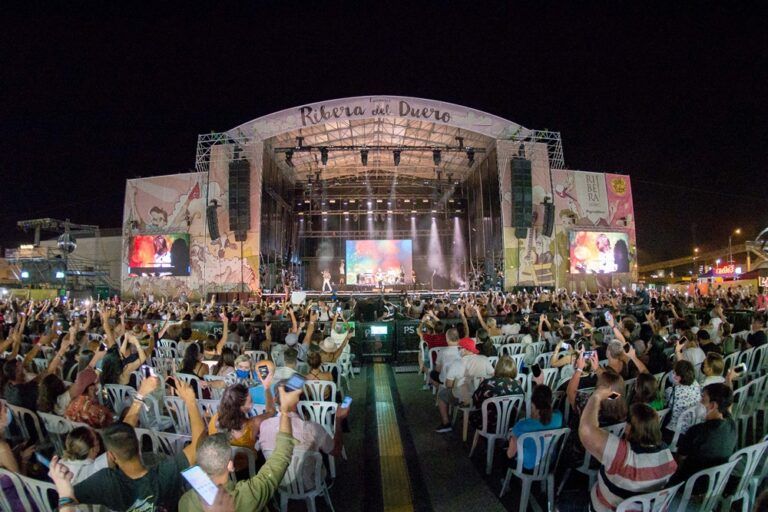 Éxito total en la vuelta de Sonorama Ribera:  5.000 asistentes disfrutaron de manera segura y responsable de la música y de 2.500 botellas de Ribera del Duero