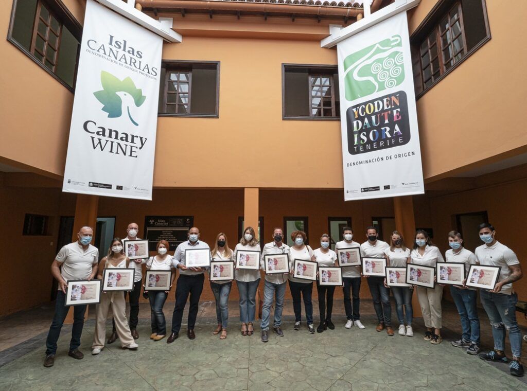 La cuarta promoción de sumilleres del Campus del Vino de Canarias recibe sus títulos