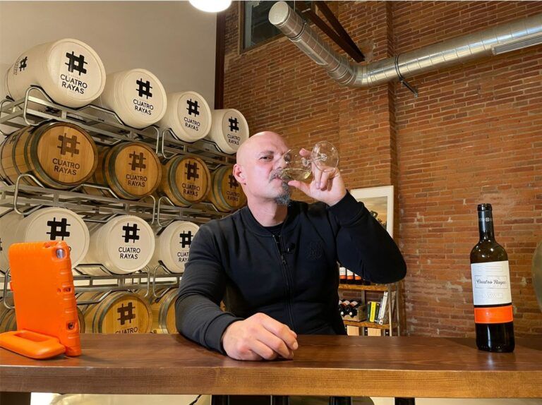 ‘Blacklladolid’ marida su primer premio con el verdejo de vendimia nocturna de Cuatro Rayas