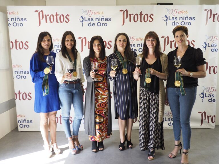 Las Niñas de Oro brindan con Protos 25 años después para conmemorar su oro olímpico