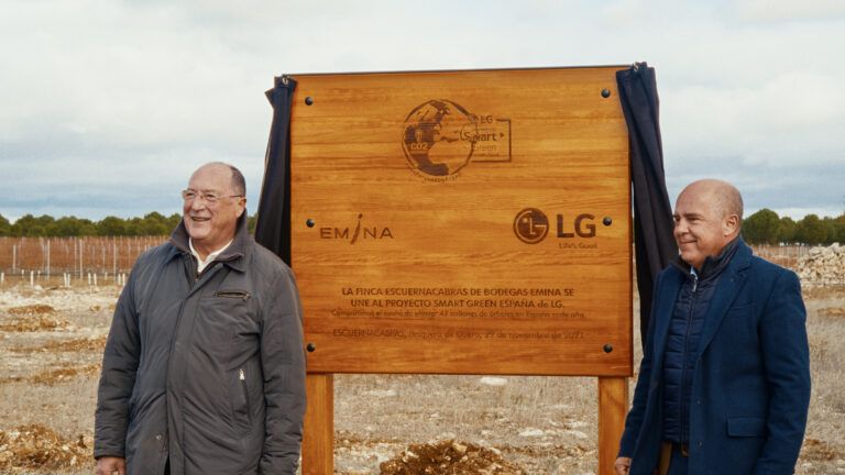 Bodega Emina refuerza su compromiso con la sostenibilidad y se suma al proyecto Smart Green de LG.
