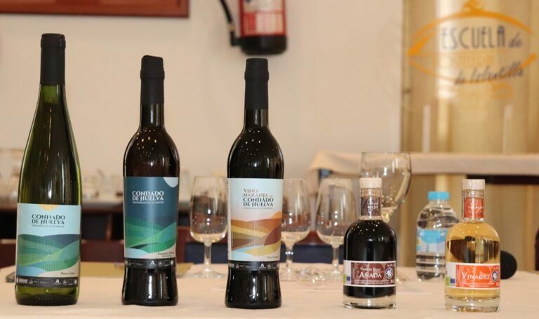 Las D.O.P. Condado de Huelva continúan promocionando sus vinos y vinagres entre los futuros cocineros y restauradores Onubenses