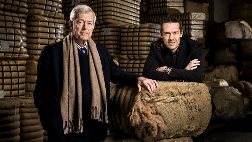 El ganador del premio » Primum Familiae Vini 2022″ es un brun de Vian Tiran, fabricante francés de tejidos nobles desde 1808