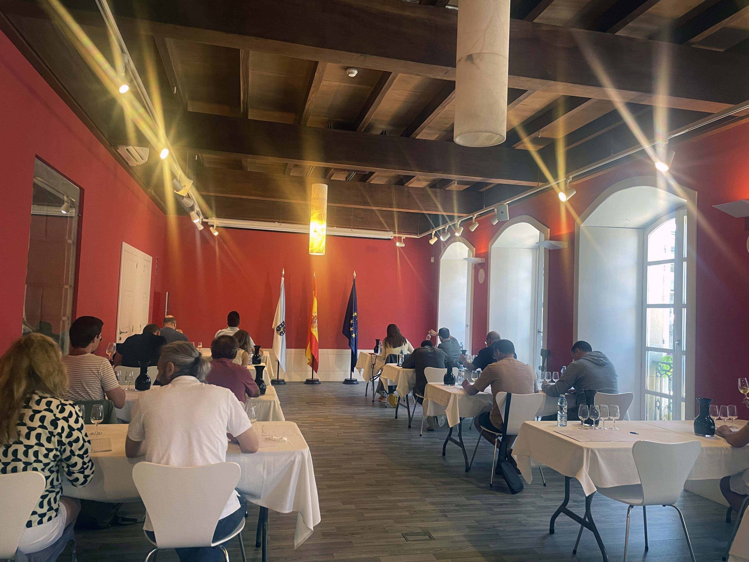 La asociación de Sumilleres de Galicia se sorprende » muy gratamente» con las añadas anteriores de la D.O. Rías Baixas La asociación de Sumilleres de Galicia se sorprende » muy gratamente» con las añadas anteriores de la D.O. Rías Baixas