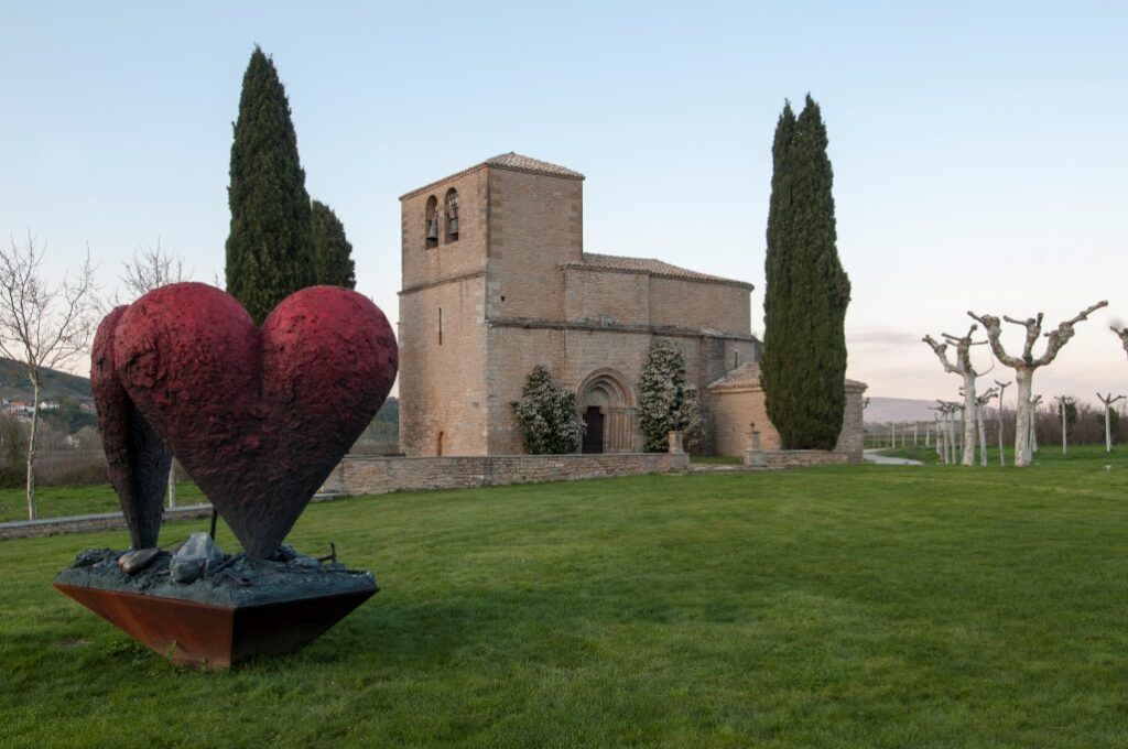 En San Valentín regala Bodega Otazu, la escapada romántica perfecta para los amantes del vino y del arte