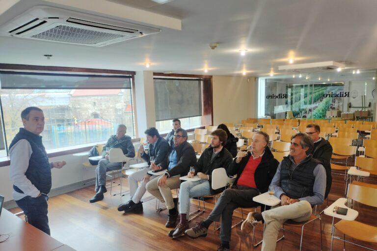 Un grupo de profesionales de Montilla Moriles visita la D.O. Ribeiro Un grupo de profesionales de Montilla Moriles visita la D.O. Ribeiro