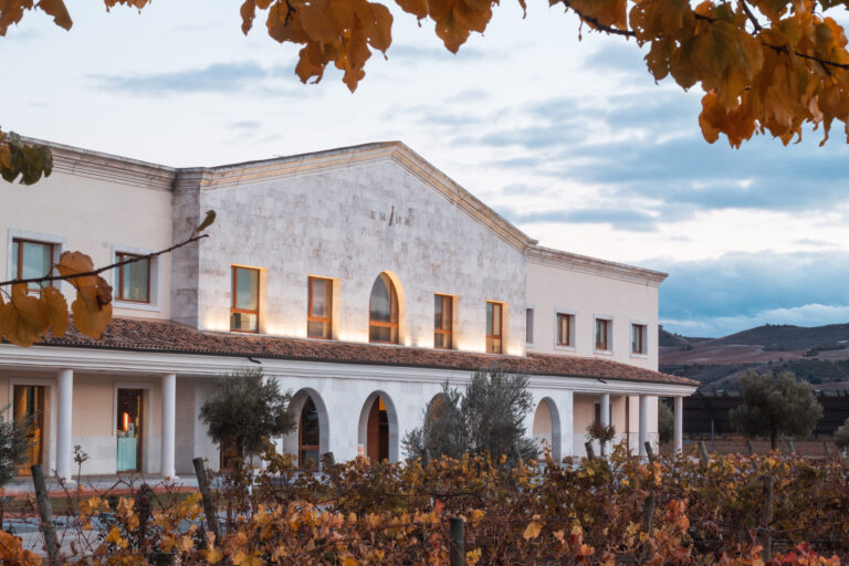 Bodega Emina y Bodega Matarromera, primeras bodegas de Castilla y León en conseguir el certificado de Producción Integrada de viñedo
