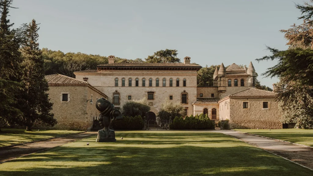 Bodega Otazu: El Señorío del Vino, el Arte y la Historia en Navarra