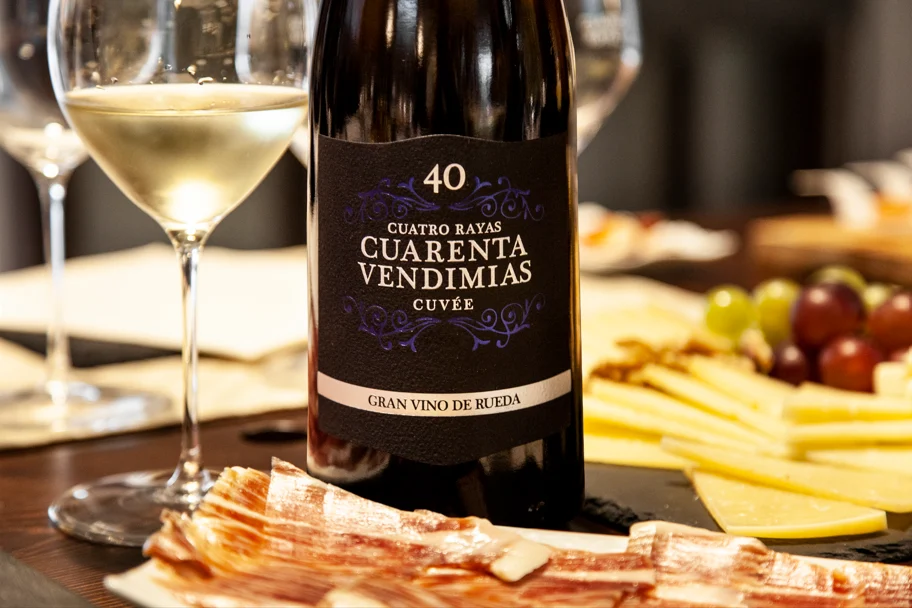 «Cuarenta Vendimias Cuvée 2023» Obtiene 96 puntos Decanter y lidera los ‘Gran Vino de Rueda’ en el reportaje de la DO Rueda 2026